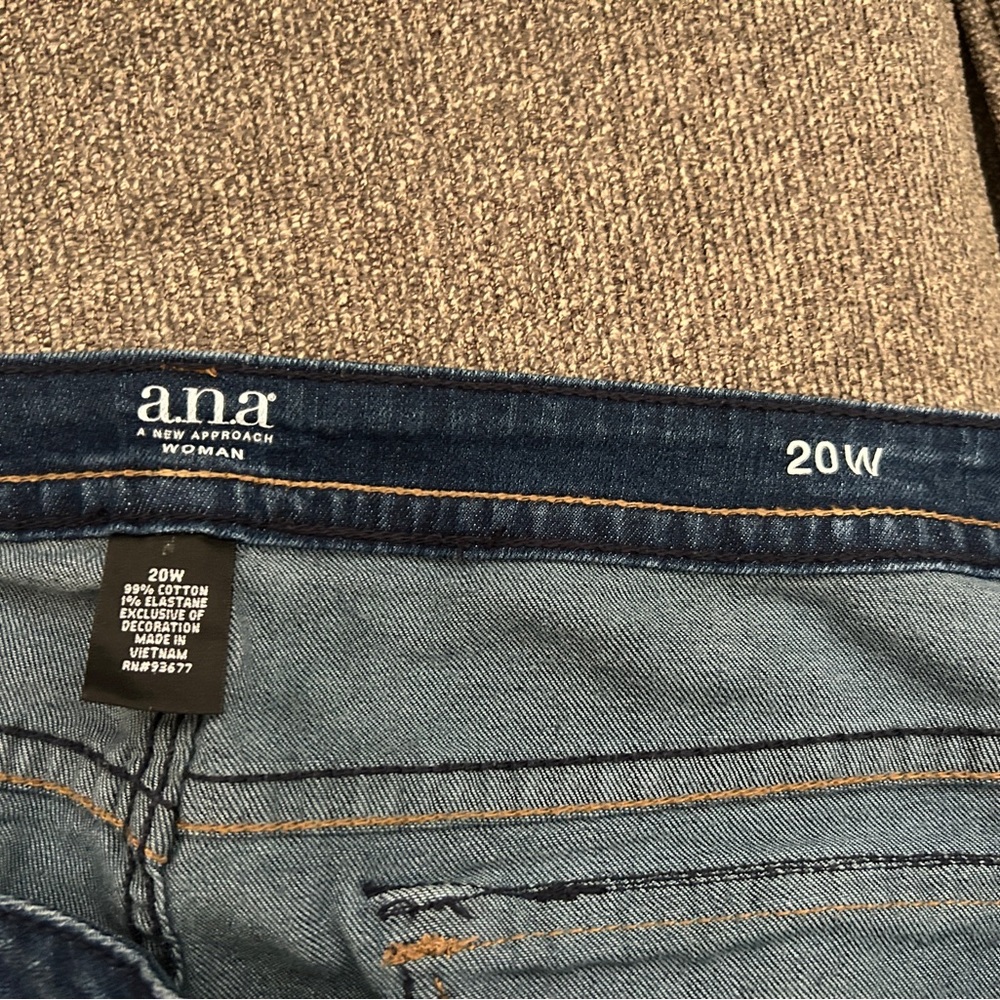a.n.a Women's Bootcut Jeans in Dark Blue Wash - Picture 3 of 3